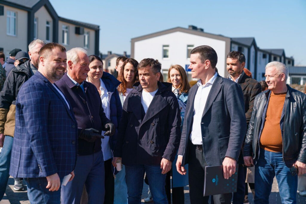 У 20 громадах України планують побудувати житлові містечка для ВПО У 20 громадах України планують побудувати житлові містечка для ВПО